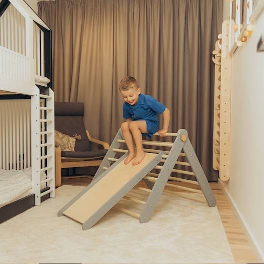 Climbing Triangle with a slide