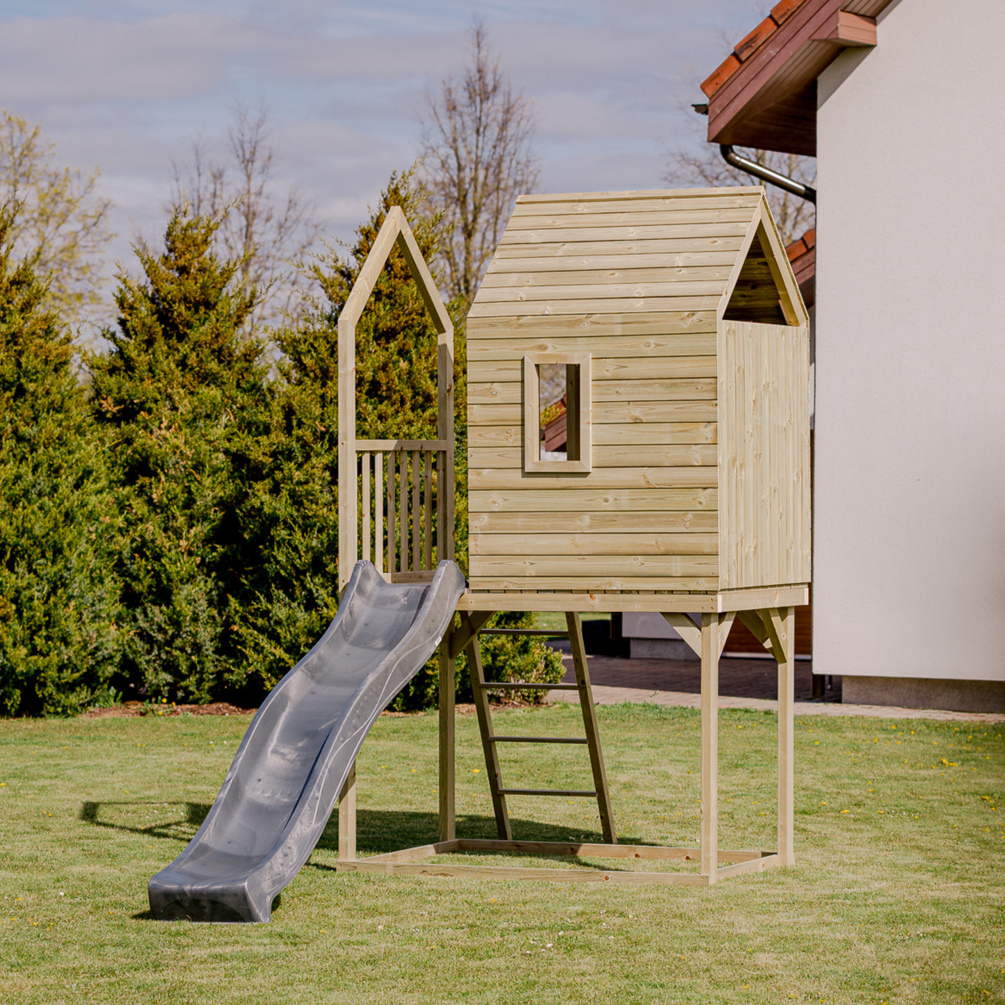 XL Duck House With A Slide