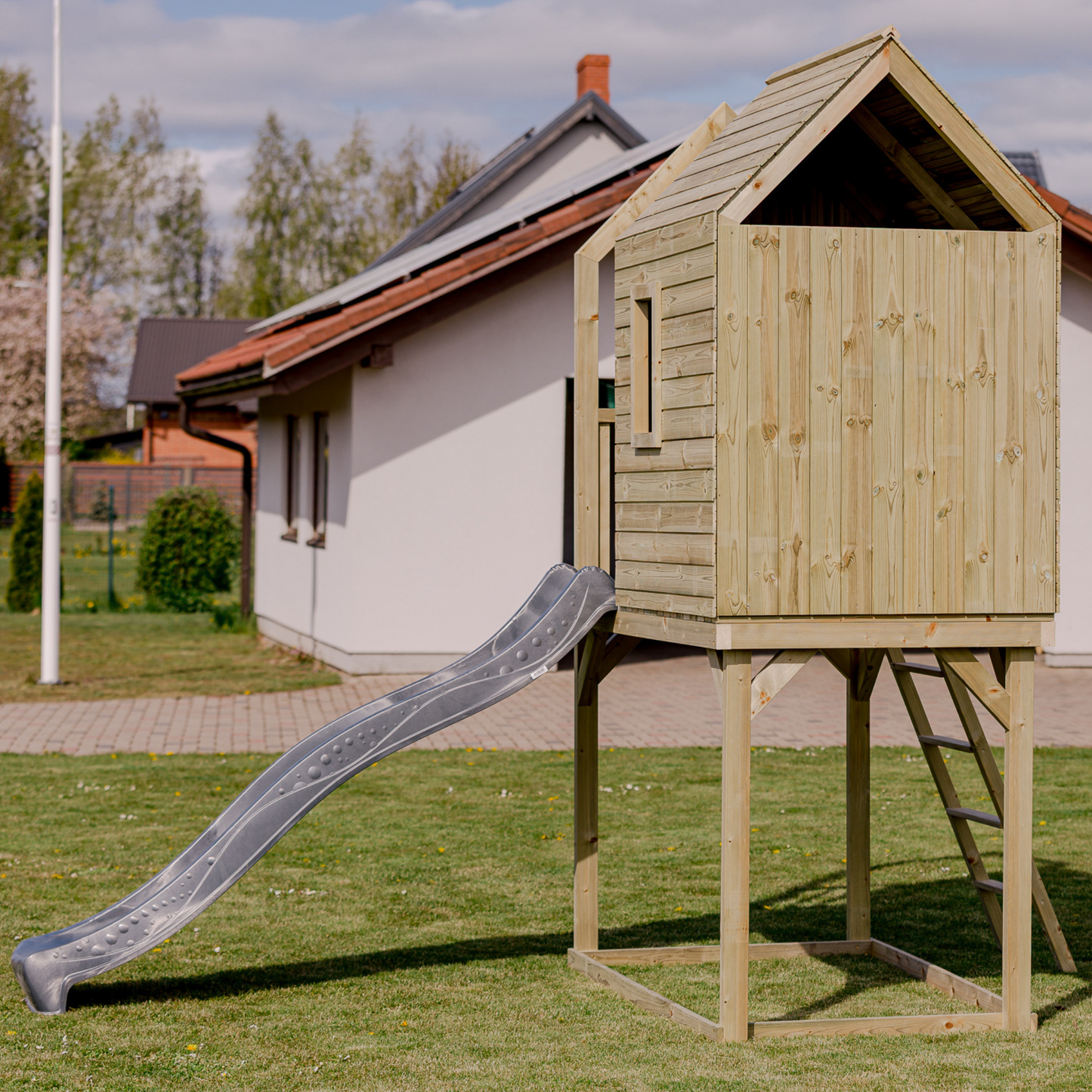 XL Duck House With A Slide