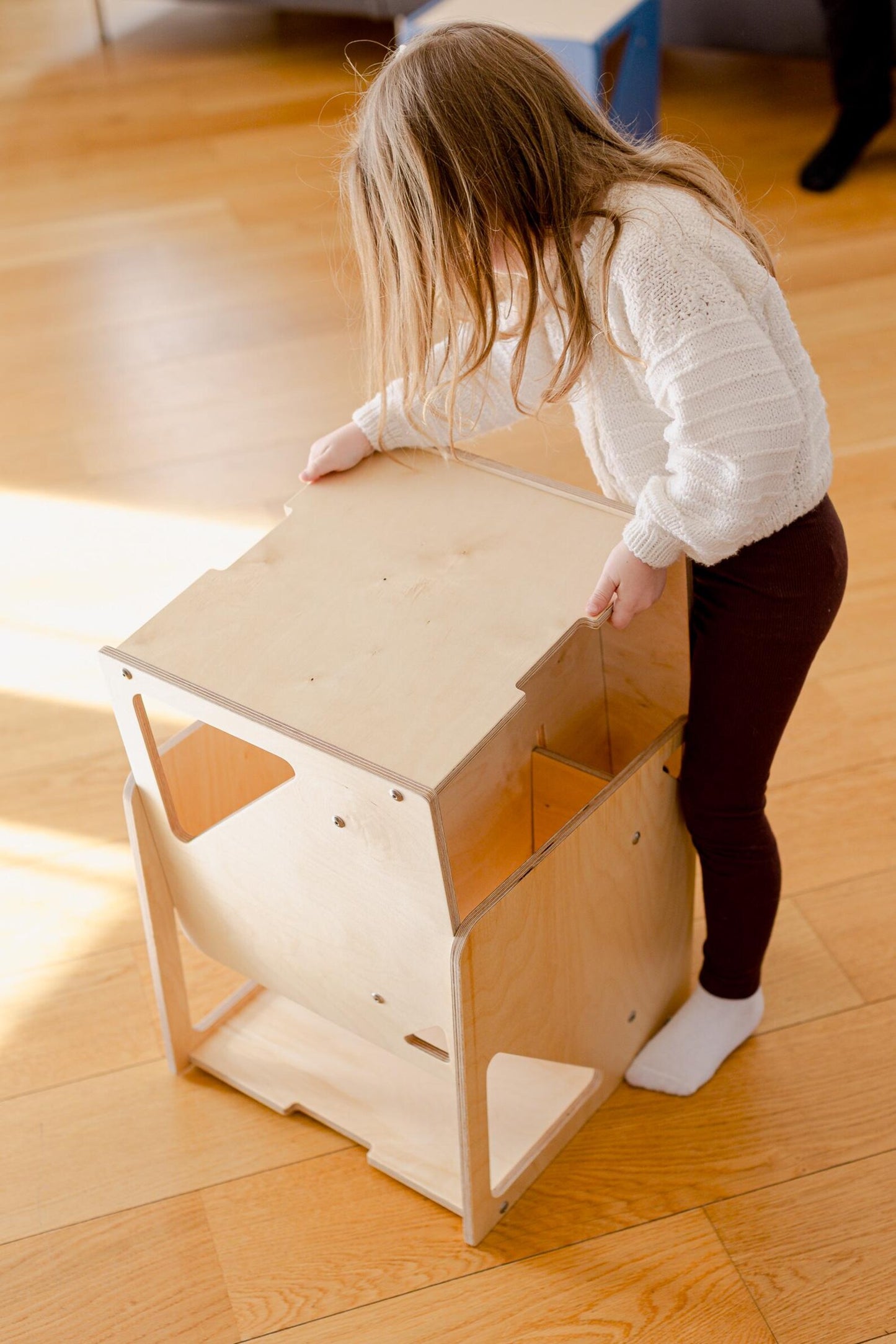 2-in-1 Table and Cube Chair