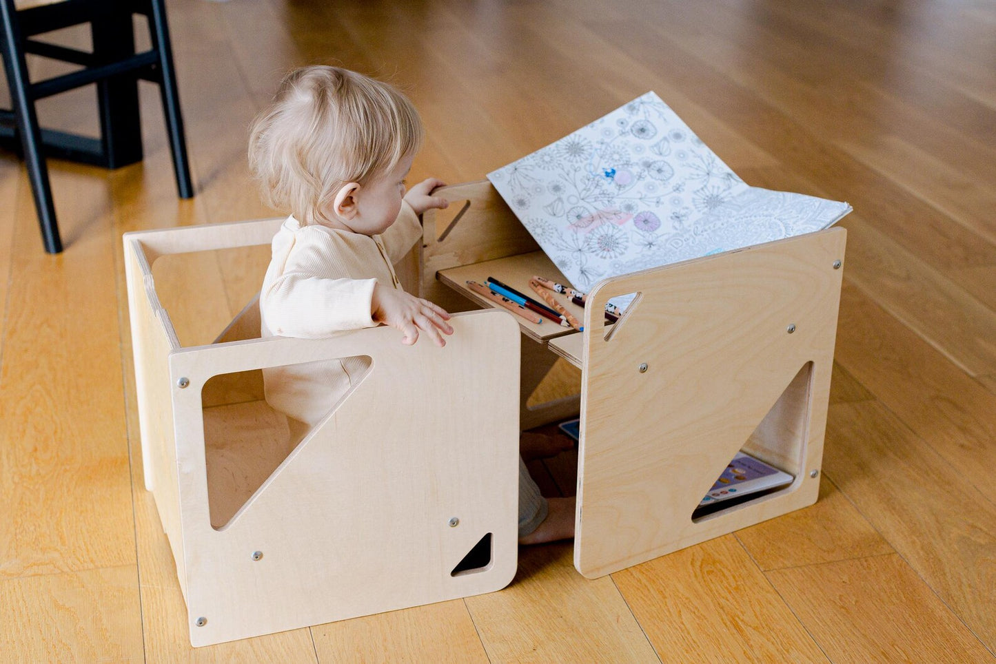 2-in-1 Table and Cube Chair