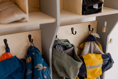 Armoire de rangement pour vêtements d'extérieur d'enfants – Structure robuste en bois