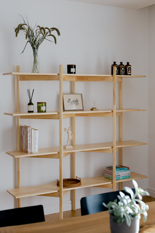 Bücherregal im Mid-Century-Modern-Stil