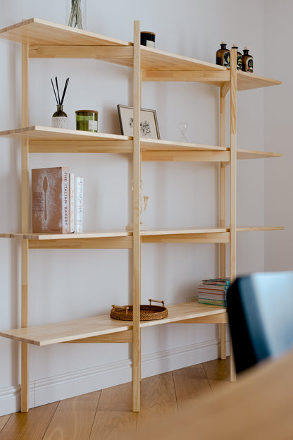 Bücherregal im Mid-Century-Modern-Stil