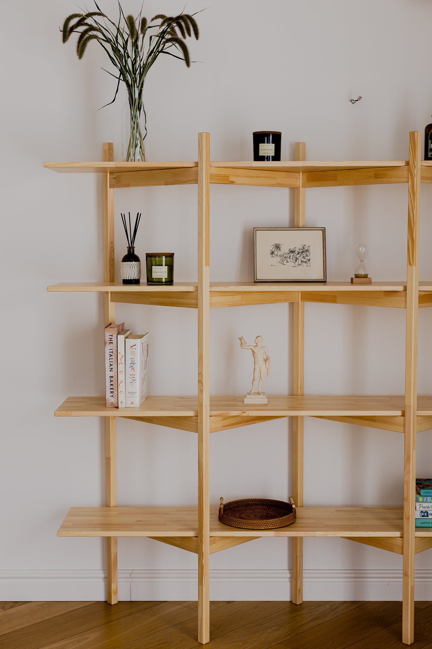 Bücherregal im Mid-Century-Modern-Stil