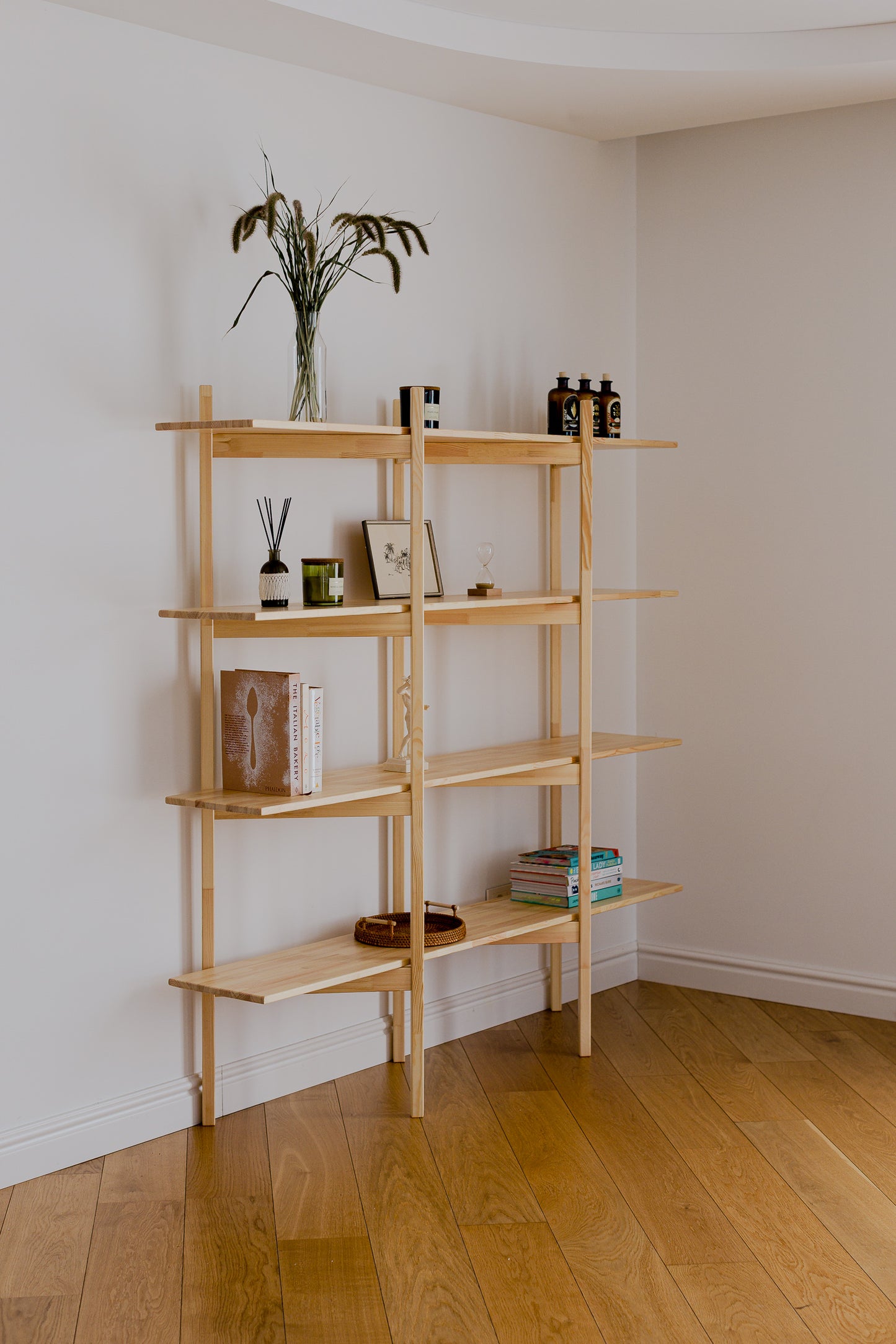 Bücherregal im Mid-Century-Modern-Stil